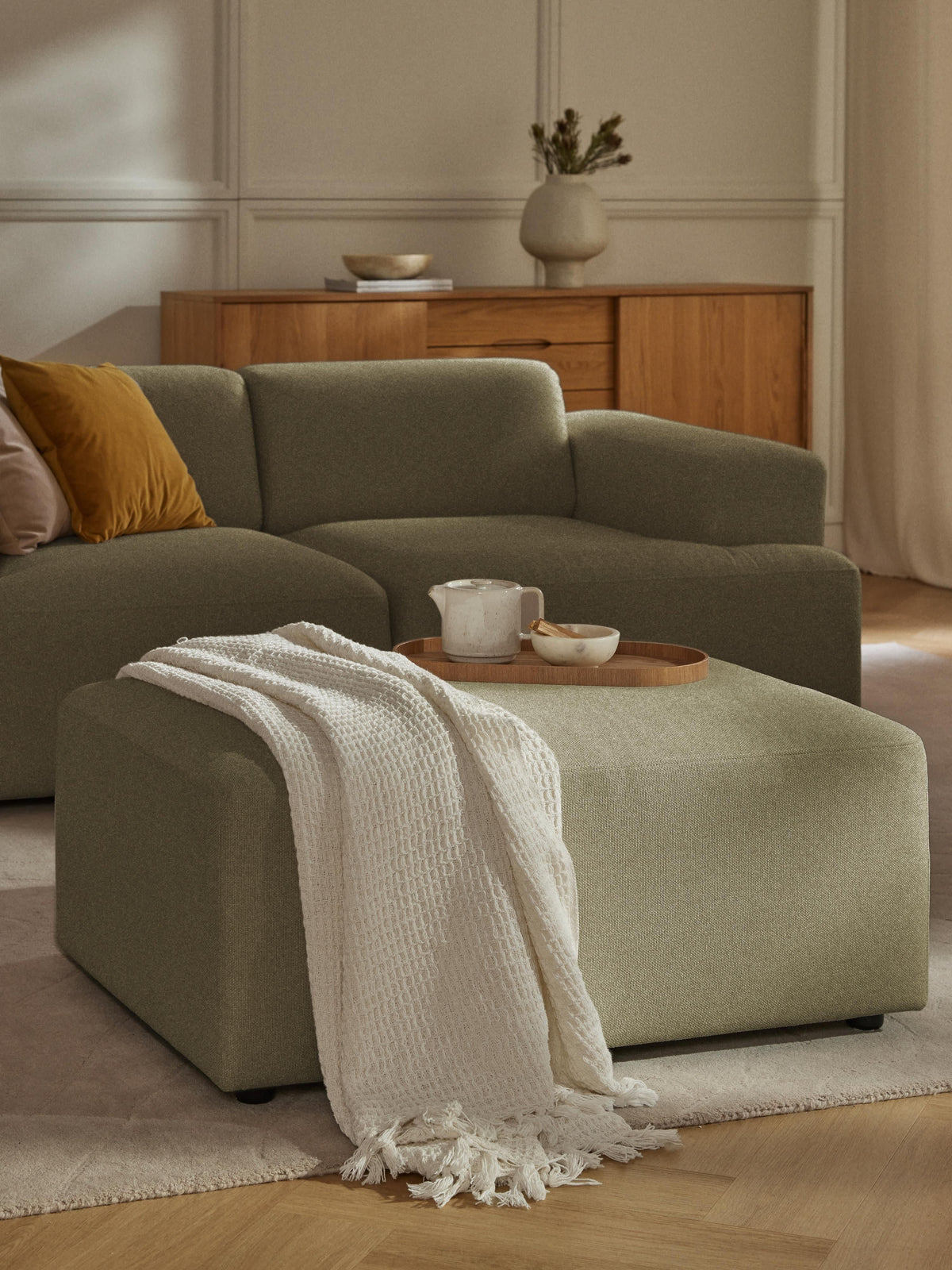 Melbrandt Stool, W 99 x D 72 cm