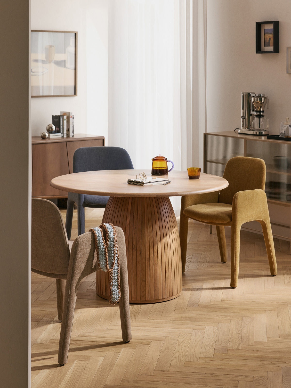 Nelscheid Round Dining Table with Fluted Texture, in Various Sizes